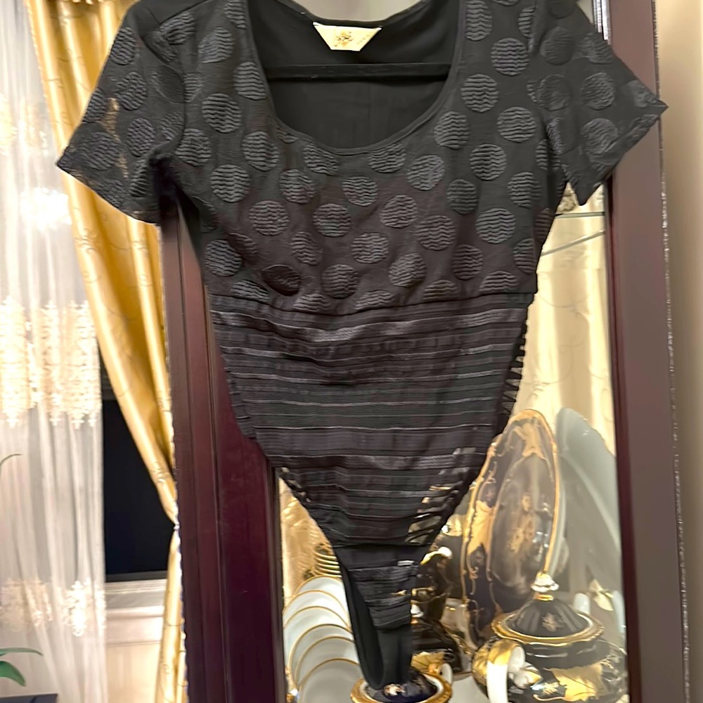 I’m selling a black shirt bodysuit